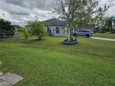 818 Albert Ave, Lehigh Acres FL - photo 8 of 38