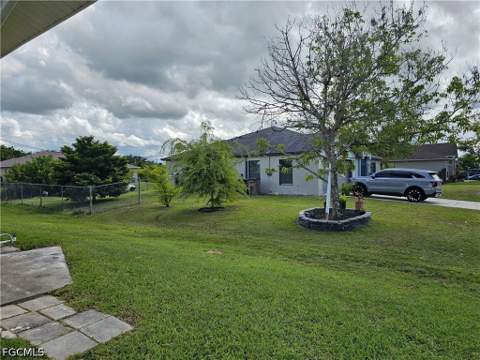 818 Albert Ave, Lehigh Acres FL - photo 9 of 38