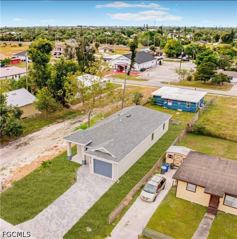 3 bedroom SingleFamilyResidence at 2164 Barker Blvd, Fort Myers, Fort Myers — photo 4