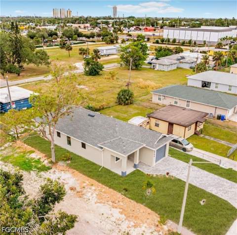 2164 Barker Blvd, Fort Myers FL - photo 6 of 40