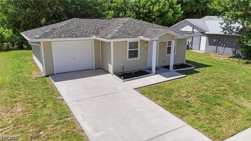 2 bedroom SingleFamilyResidence at 899 Ridgeway Dr, North Fort Myers, North Fort Myers — photo 4