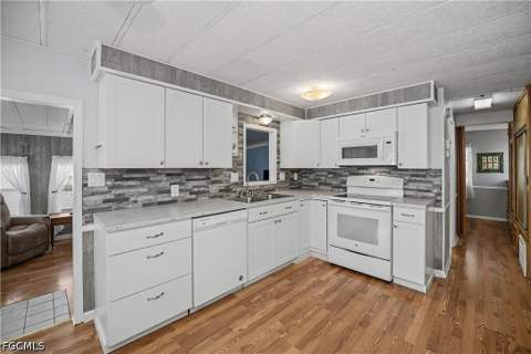 260 Caravan Cir, North Fort Myers FL - photo 12 of 39