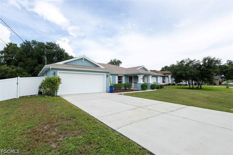 3 bedroom SingleFamilyResidence at 715 Zendor Ave, Mirror Lakes, Fort Myers — photo 2