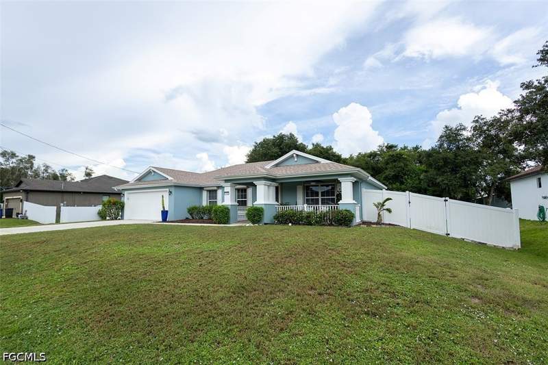 3 bedroom SingleFamilyResidence at 715 Zendor Ave, Mirror Lakes, Fort Myers — photo 3