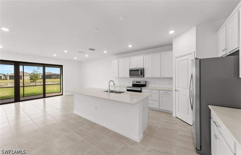 4 bedroom SingleFamilyResidence at 3853 Passion Vine Dr, Hampton Lakes, Alva — photo 5