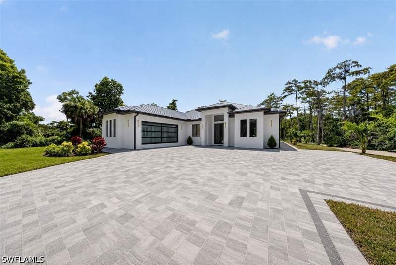 4 bedroom SingleFamilyResidence at 533 6th St SE, Golden Gate Estates, Naples — photo 2