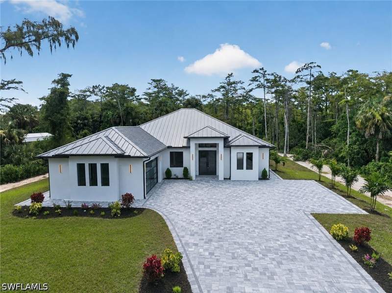 4 bedroom SingleFamilyResidence at 533 6th St SE, Golden Gate Estates, Naples — photo 3