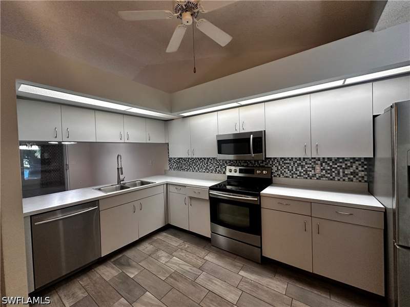 2 bedroom Attached at 902 McGregor Park Cir, McGregor Park Condo, Fort Myers — photo 3