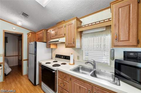 8547 Firwood Dr, Estero FL - photo 14 of 38