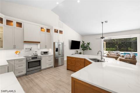 6521 Livingston Woods Ln, Naples FL - photo 10 of 49