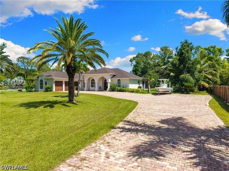3 bedroom SingleFamilyResidence at 6521 Livingston Woods Ln, Livingston Woods, Naples — photo 2