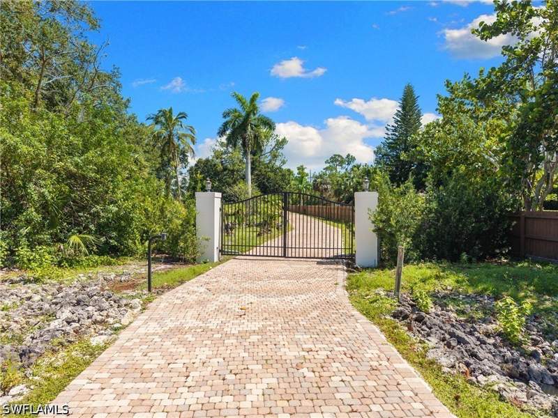 3 bedroom SingleFamilyResidence at 6521 Livingston Woods Ln, Livingston Woods, Naples — photo 3