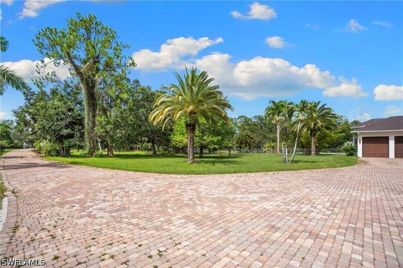 3 bedroom SingleFamilyResidence at 6521 Livingston Woods Ln, Livingston Woods, Naples — photo 4