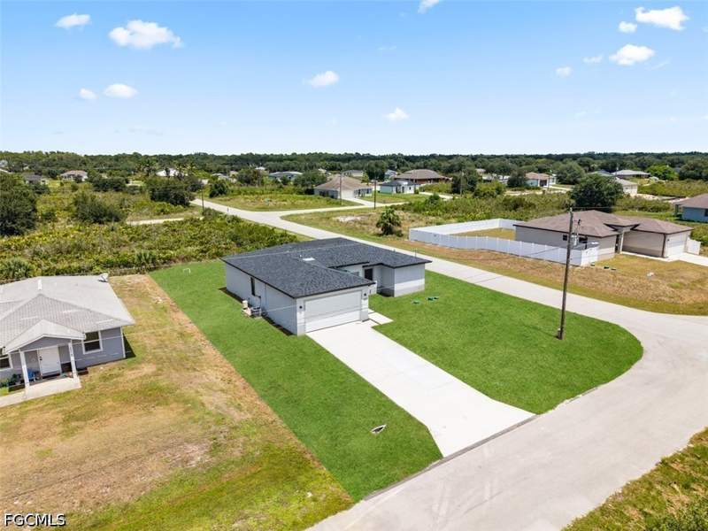 3 bedroom SingleFamilyResidence at 2700 69th St W, Lehigh Acres, Lehigh Acres — photo 3