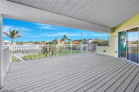 86 Dolphin Cir, Naples FL - photo 16 of 42