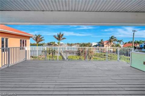 86 Dolphin Cir, Naples FL - photo 17 of 42