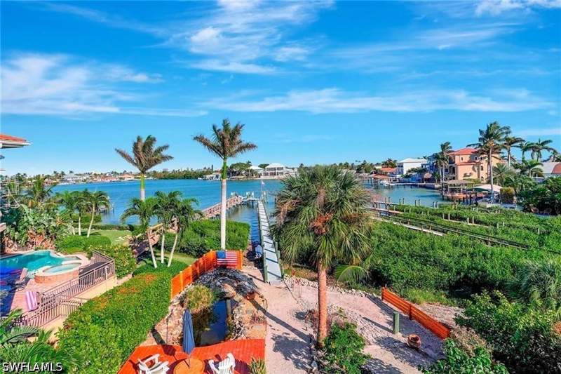 3 bedroom SingleFamilyResidence at 86 Dolphin Cir, Isles Of Capri, Naples — photo 3