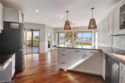 86 Dolphin Cir, Naples FL - photo 9 of 42