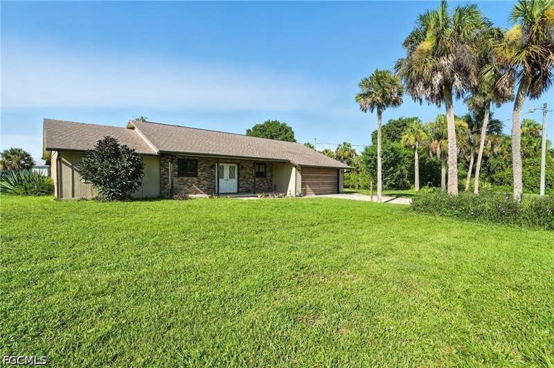 3 bedroom SingleFamilyResidence at 5006 Pike Ln, Port Labelle, Labelle — photo 2