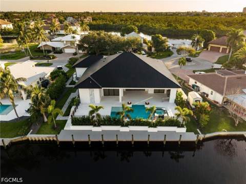 111 Montrose Dr, Fort Myers FL - photo 6 of 49