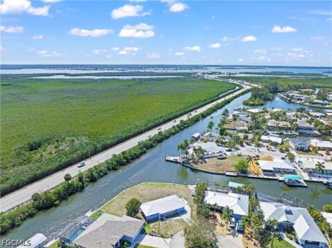 12065 Boat Shell Dr, Matlacha Isles FL - photo 22 of 30