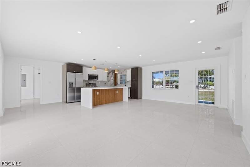 3 bedroom SingleFamilyResidence at 12065 Boat Shell Dr, Matlacha Isles, Matlacha Isles — photo 4