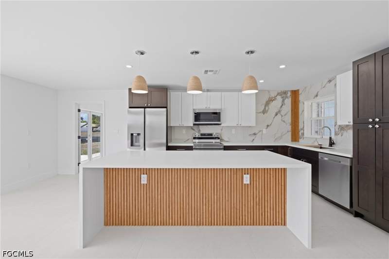 3 bedroom SingleFamilyResidence at 12065 Boat Shell Dr, Matlacha Isles, Matlacha Isles — photo 5