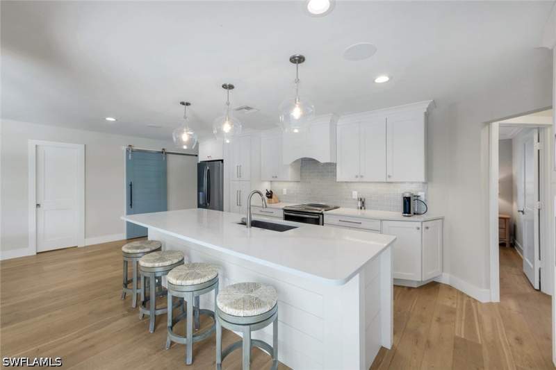 3 bedroom SingleFamilyResidence at 641 Hernando Dr, Marco Beach, Marco Island — photo 4