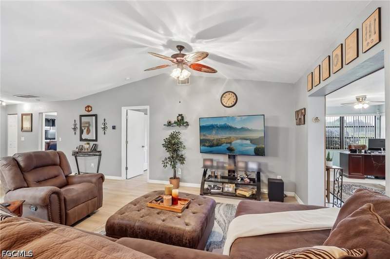 2 bedroom Attached at 19906 Lake Vista Cir, Majestic, Lehigh Acres — photo 4