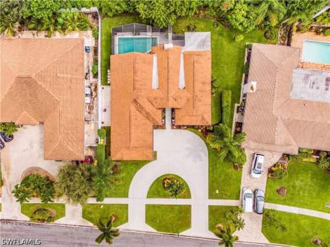 2472 Pine Woods Cir 17, Naples FL - photo 24 of 30
