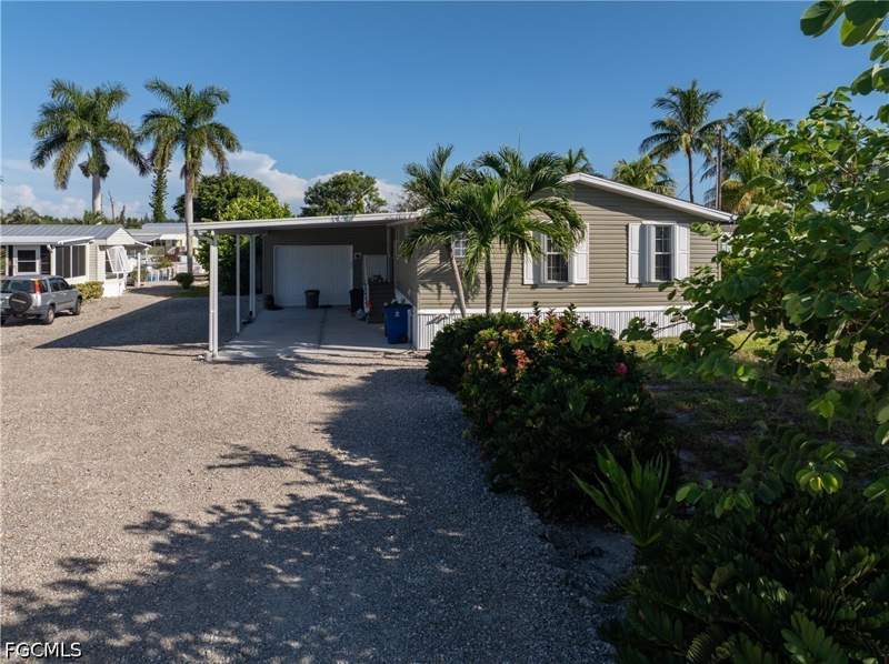 2 bedroom ManufacturedHome at 4826 Sandpiper Dr SW, Flamingo Bay, St James City — photo 2