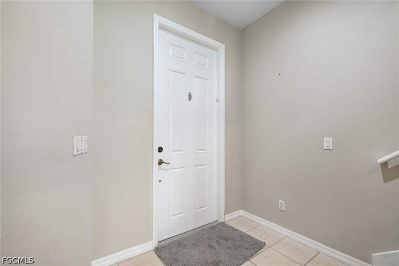 3 bedroom Townhouse at 9812 Foxhall Way 5, Heatherstone, Estero — photo 3