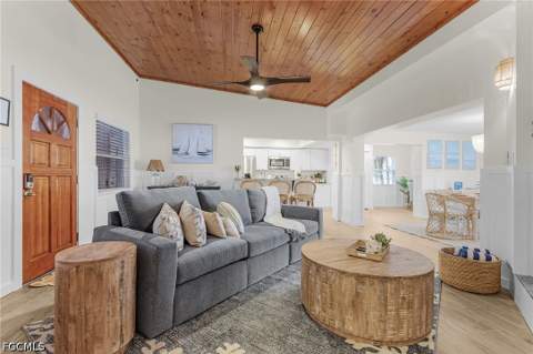 467 Madison Ct, Fort Myers Beach FL - photo 13 of 35