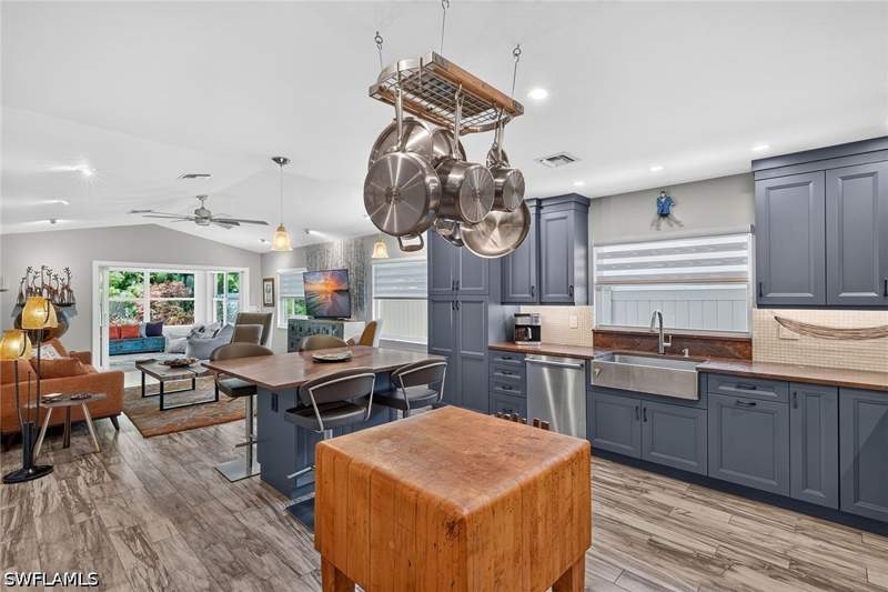 3 bedroom SingleFamilyResidence at 691 100th Ave N, Naples Park, Naples — photo 2