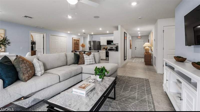 4 bedroom SingleFamilyResidence at 6074 Kumquat Cir, Port Labelle, Labelle — photo 3