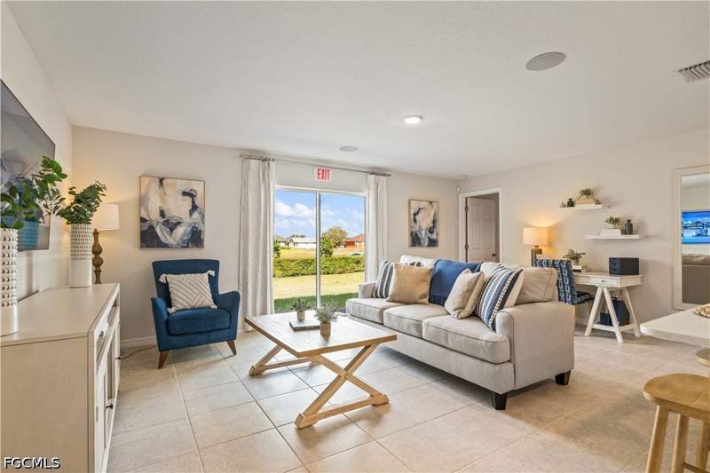 4 bedroom SingleFamilyResidence at 5038 N Obispo Cir, Labelle, Labelle — photo 3
