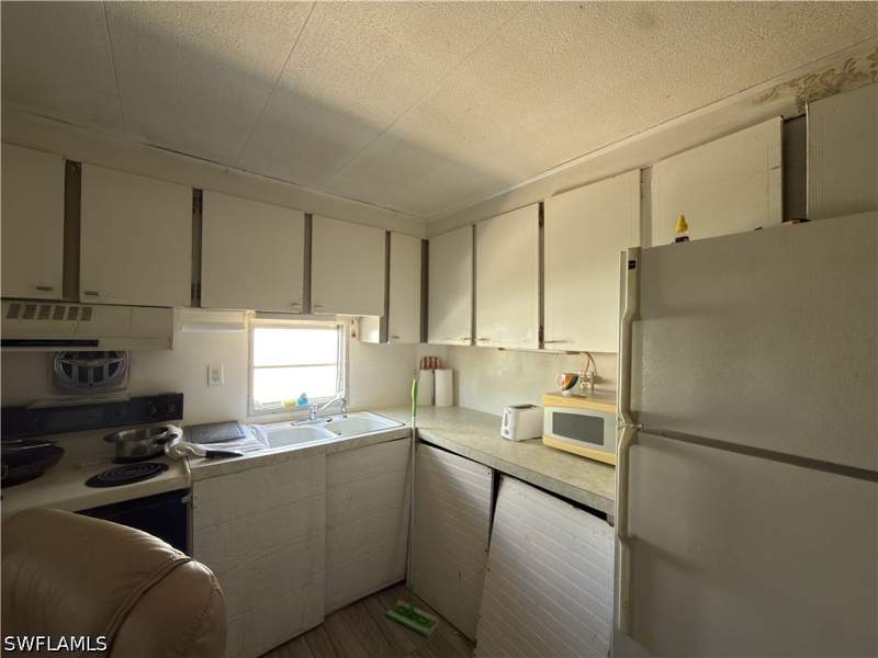 2 bedroom ManufacturedHome at 109 Enchanting Blvd, Enchanting Acres Mobile Home, Naples — photo 5