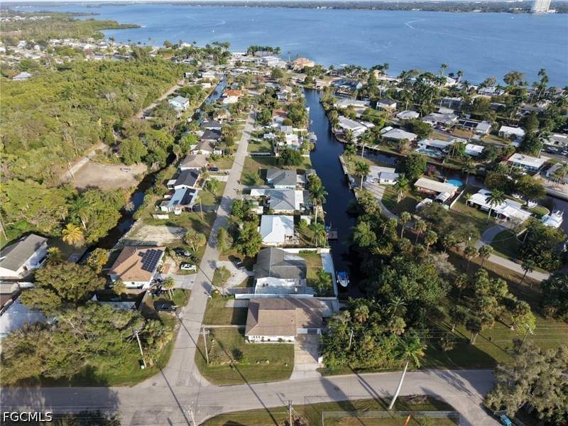 3 bedroom SingleFamilyResidence at 56 Cardinal Dr, Holeusa Estates, North Fort Myers — photo 3