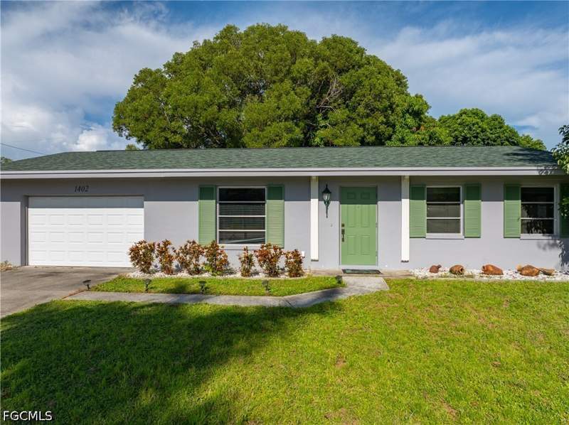 2 bedroom SingleFamilyResidence at 1402 SE 8th Pl, Cape Coral, Cape Coral — photo 2