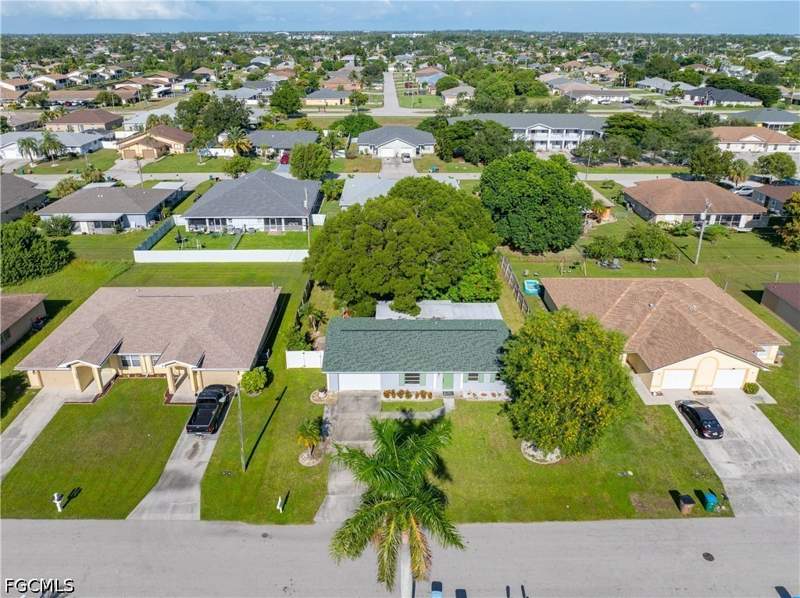 2 bedroom SingleFamilyResidence at 1402 SE 8th Pl, Cape Coral, Cape Coral — photo 3