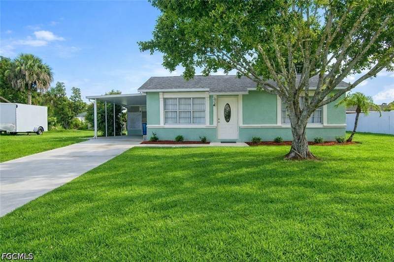 1 bedroom SingleFamilyResidence at 117 Stetson St, Carlton Park, Lehigh Acres — photo 2