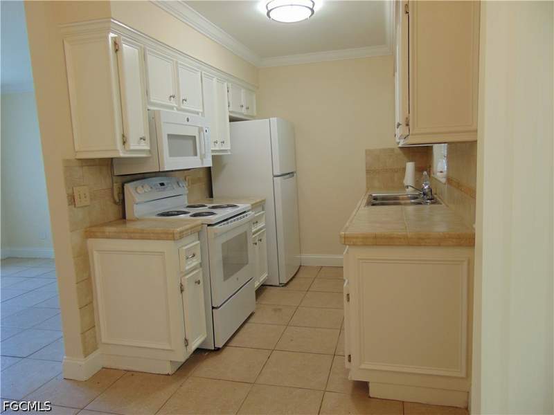 1 bedroom SingleFamilyResidence at 117 Stetson St, Carlton Park, Lehigh Acres — photo 3