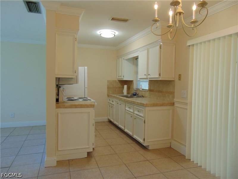 1 bedroom SingleFamilyResidence at 117 Stetson St, Carlton Park, Lehigh Acres — photo 4