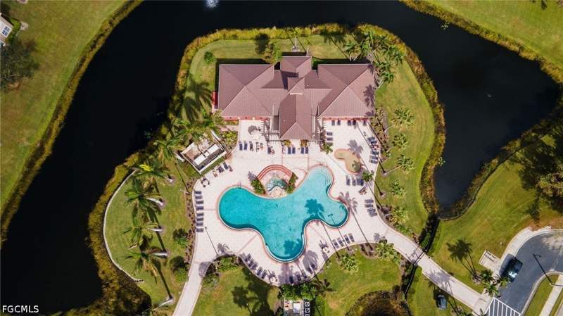 3 bedroom SingleFamilyResidence at 15069 Cloverdale Dr, The Meadow, Fort Myers — photo 2