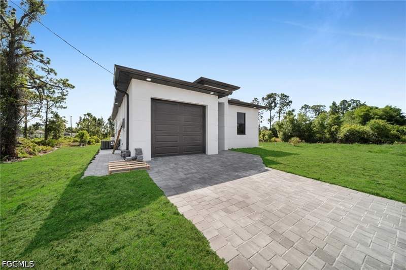 3 bedroom SingleFamilyResidence at 347 Columbus Blvd, Lehigh Acres, Lehigh Acres — photo 2