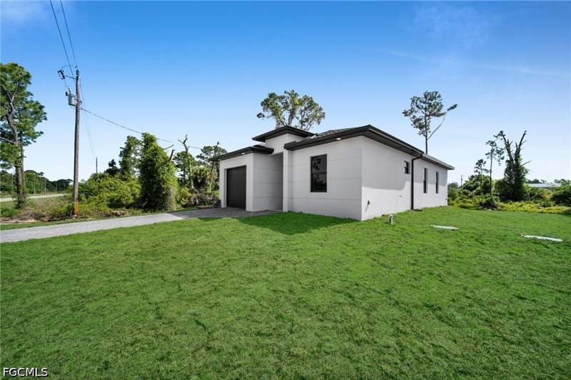 3 bedroom SingleFamilyResidence at 347 Columbus Blvd, Lehigh Acres, Lehigh Acres — photo 3