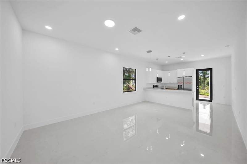 3 bedroom SingleFamilyResidence at 347 Columbus Blvd, Lehigh Acres, Lehigh Acres — photo 4