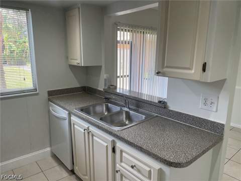 12656 Kenwood Ln B, Fort Myers FL - photo 7 of 22