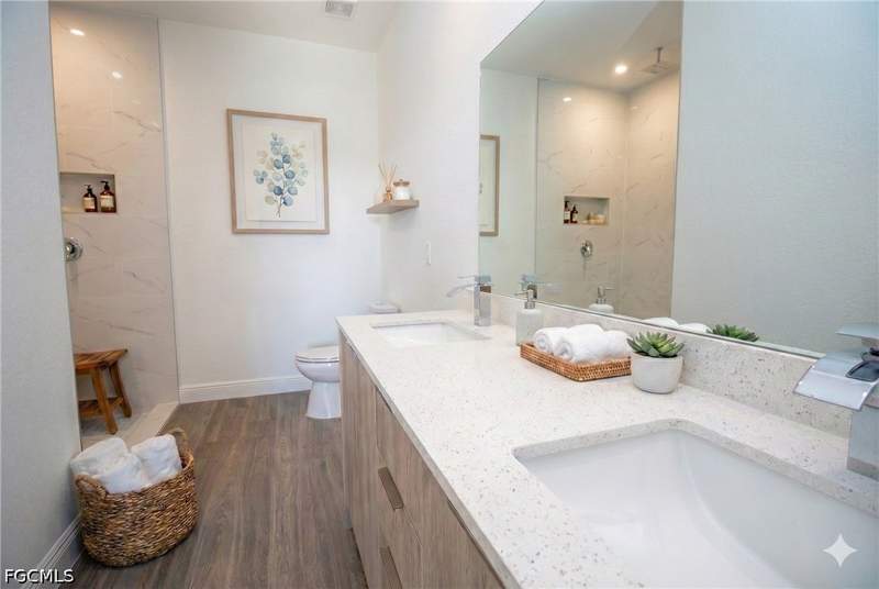 3 bedroom SingleFamilyResidence at 8050 Sherwood Cir, Port Labelle, Labelle — photo 4