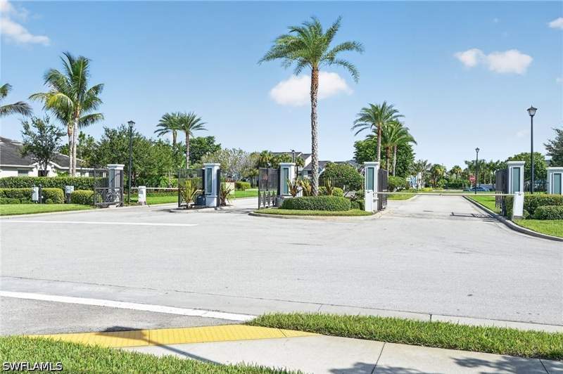 4 bedroom SingleFamilyResidence at 4295 Bluegrass Dr, Castalina, Fort Myers — photo 2